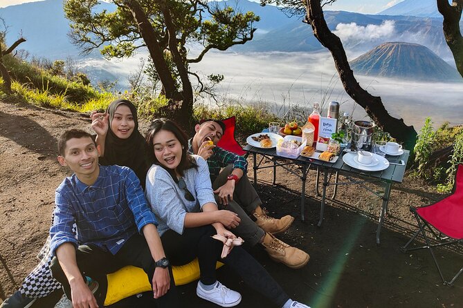 1 Day - Bromo Sunrise Romantic Breakfast // 00.30 - 13.00 - Why the midnight departure is worth it