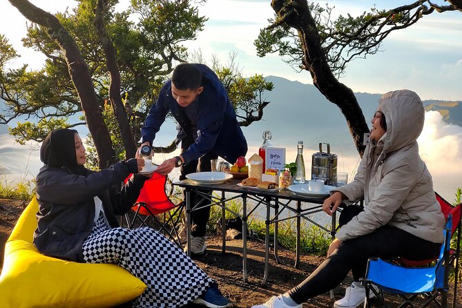 1 Day - Bromo Sunrise Romantic Breakfast // 00.30 - 13.00 - Poten Temple and the Bromo crater