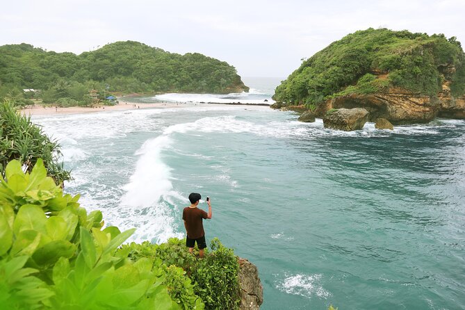1 Day - Malang Beaches and Island Hopping // 06:30 - 17:30 - Batu Bengkung and the short climb