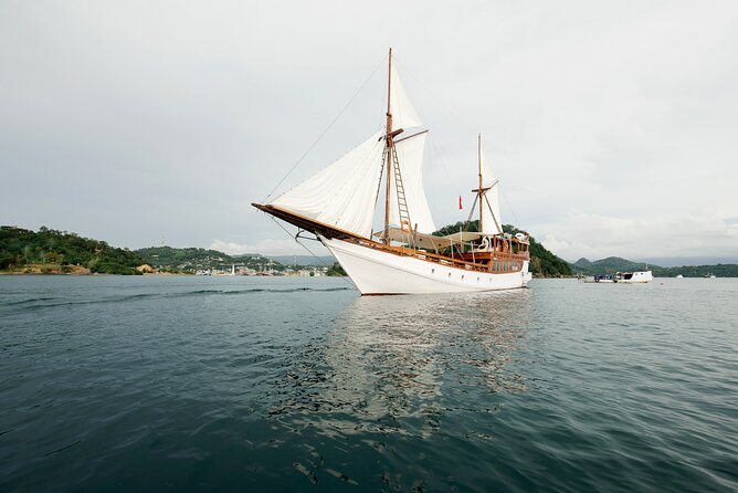 3 Days Deluxe Boat Private Cabin Sailing Trip in Komodo Island - Key points to know before booking