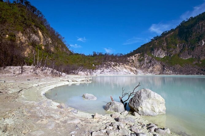 3D2N trip kawah putih-papandayan vulcan-nagavillage-green canyon - Key points before you book
