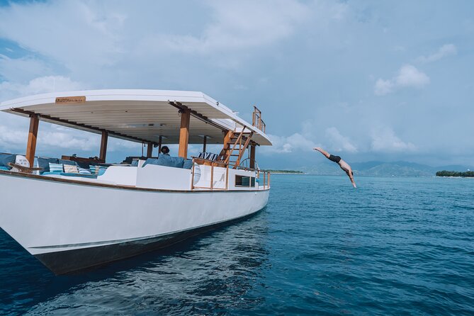 4-in-1 • Gili Islands Half-day Snorkel & Lunch Catamaran Tour - Starting at 8:30 a.m. from Gili Trawangan