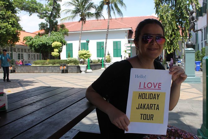 8 Hours Jakarta Private City Tour - (All Tourist Attractions) - Jakarta Cathedral and a useful side-by-side comparison