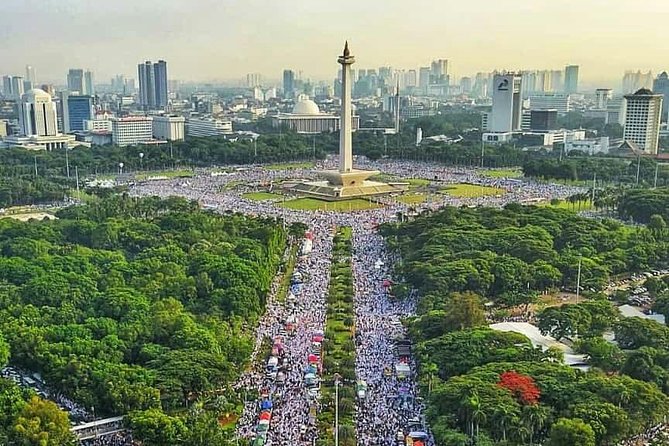 8 Hours Jakarta Private City Tour - (All Tourist Attractions) - A passing look at the welcome monument