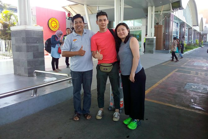 Airport Lombok Pick up Service - Finding the driver at Lombok International Airport
