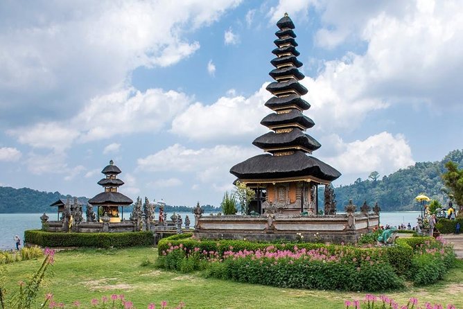 All Inclusive Sekumpul Waterfall Trekking , Handara Gate & Temple - What the private transport adds