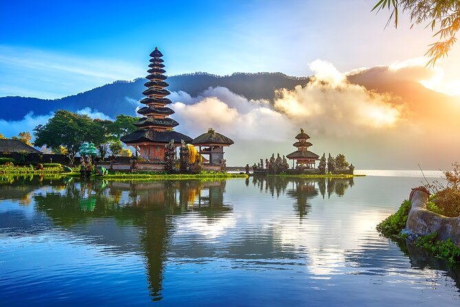 Amazing Bali Dolphin Watching Trip Experience - Handara Gate and the quick photo stop