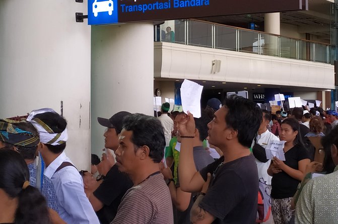 Bali Airport Transport & Transfer - WhatsApp contact makes the meeting clearer