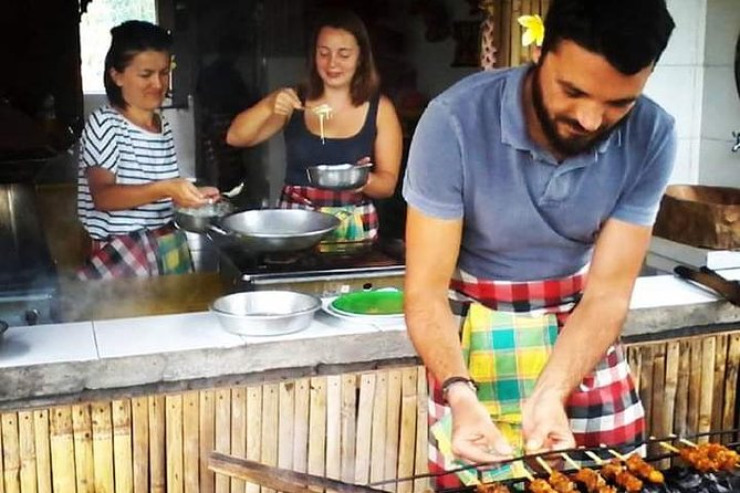 Bali Amazing Cooking Class - Cooking in a Balinese home