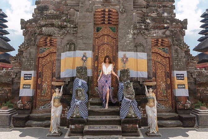 Bali: Bedugul Temple, Banyumala Waterfall, UNESCO Rice Terrace - Walking through the forest to Banyumala