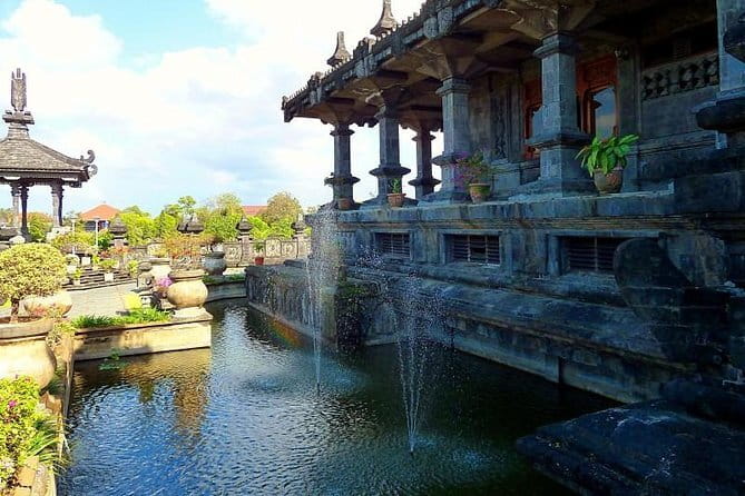 Bali Car-Charter: Half Day Denpasar City Tour - Badung Market, where Denpasar does its daily business