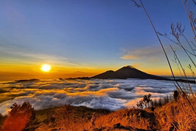 Bali day trip : Batur Sunrise Hike and Hot Spring All inclusive - The descent is part of the Mount Batur experience