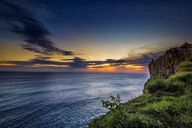 Bali Half Day Tour - Uluwatu Temple Sunset, Kecak Fire Dance, Jimbaran Dinner - Reaching Uluwatu Temple before sunset