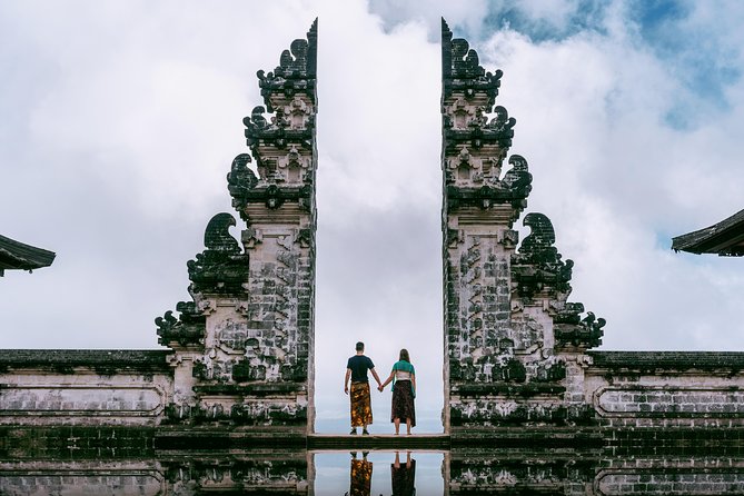 Bali Instagram: Gate of Heaven Temple Tour - Lunch with Mount Agung and rice fields