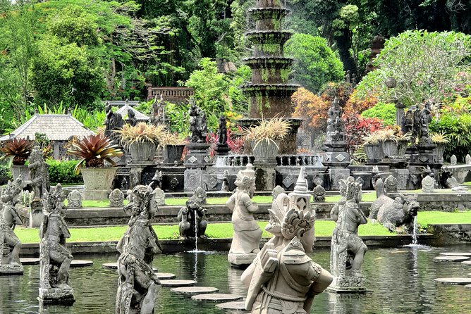 Bali Instagram Tour : Heaven Gate Tour - Tirta Gangga - Tukad Cepung Waterfalls - Walking into Tukad Cepung Waterfall