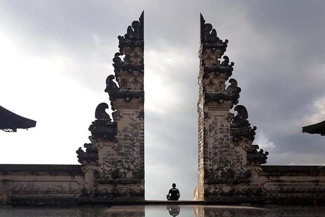 Bali Instagram Tour : Heaven Gate Tour - Tirta Gangga - Tukad Cepung Waterfalls - The long road to Lempuyang Temple