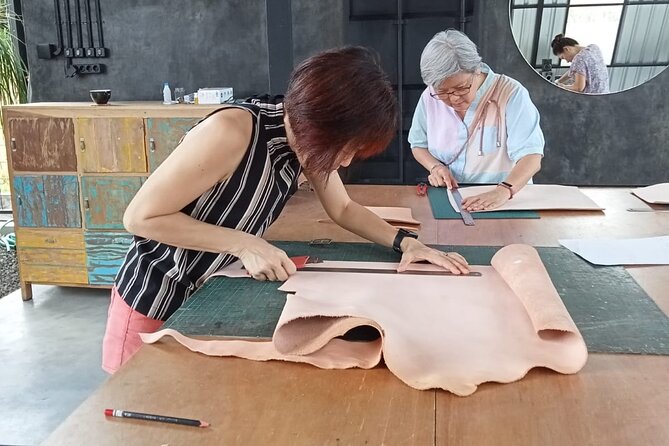 Bali Leather Craft Workshop - 6 hours ( canggu / seminyak) - The setting, heat, and lunch question