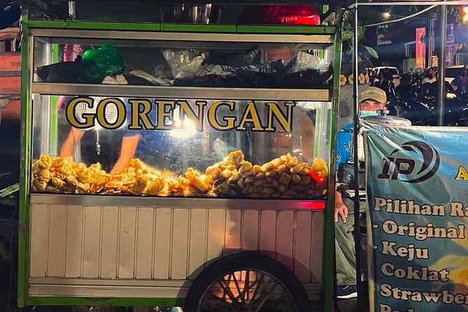 Bali Must-Try Food Tour (Denpasar) - What the guide adds to the food