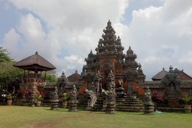 Bali Private Tour Guide And Driver - Markets, food, and evening culture