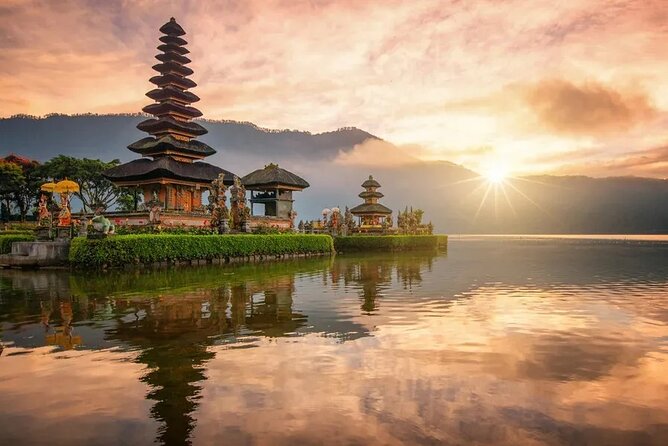 Bali Private Tour: Handara Iconic Gate, Watefall and Temple - Wanagiri Hidden Hills and the fixed swing