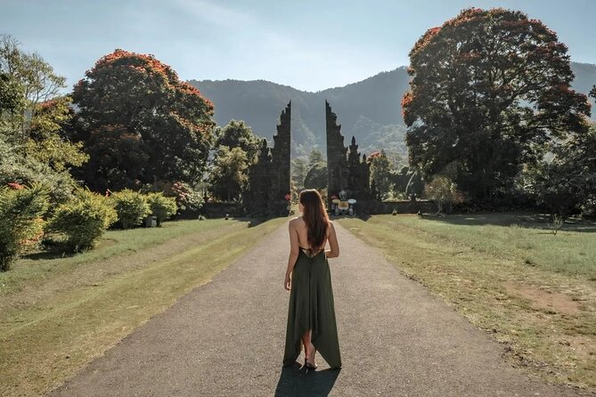 Bali Private Tour: Handara Iconic Gate, Watefall and Temple - How the guides shape the day