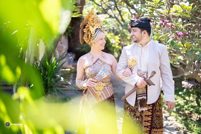 Bali Professional Photoshoot in Traditional Dress Outfit - The option of a Balinese temple backdrop