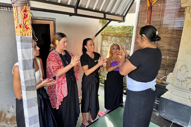 Bali Spiritual: Balinese Healing, Temple & Rice Terrace - A local healing session in Batuan
