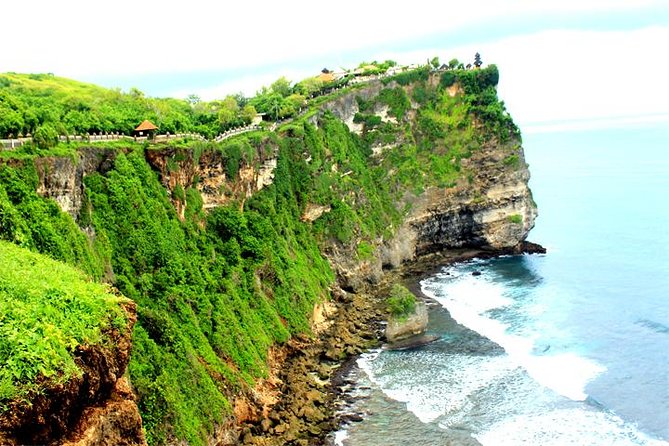 Bali Sunset: Uluwatu Temple, Kecak Dance and Jimbaran - Watch the Kecak Dance with the ocean behind you