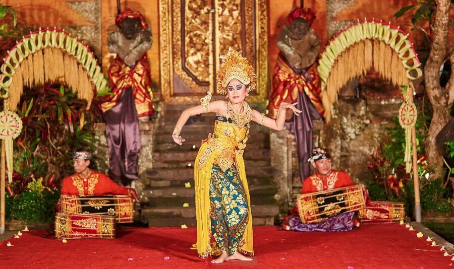 Bali: Ubud Palace Legong Dance Show Ticket - How to get more from the story