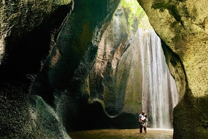 Bali Waterfalls in One Day: Tukad Cepung, 2 Hidden Waterfall, Kanto Lampo - Why the early Tukad Cepung stop matters