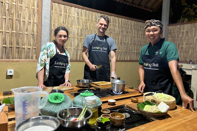 Balinese Authentic Cooking Class in Ubud - The morning market: ingredients before recipes