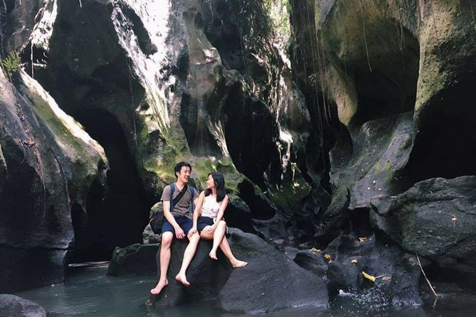 Beji Guwang Hidden Canyon Ticket Admission All Inclusive - What the guide adds to the day