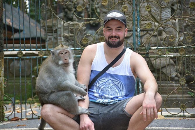 Best Bali Private Customize Tour - Ubud Palace and the art market across the street