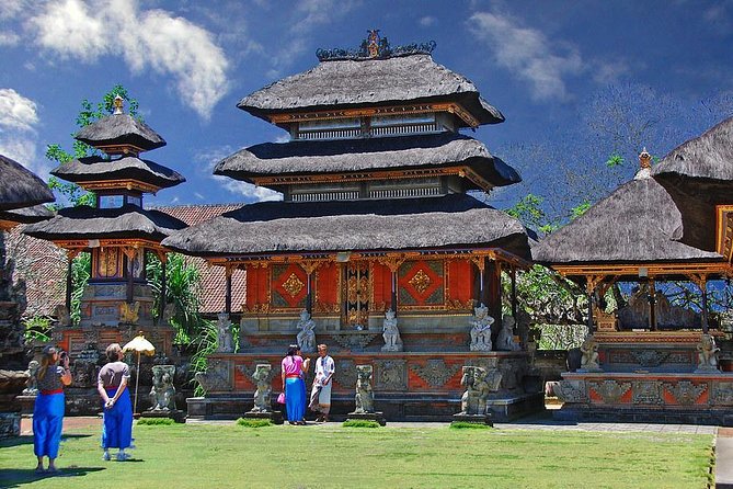 Best Day Trip in Bali - Gray macaques and temple paths at the Monkey Forest