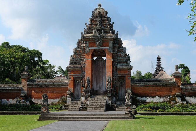 Best of Ubud with Jungle Swing Experience - Two hours at Ubud Traditional Art Market