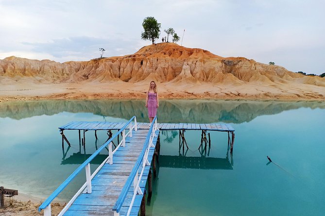Bintan Sand Dunes & Blue Lakes Tour with Lunch - The Chinese temple offers a quieter cultural stop