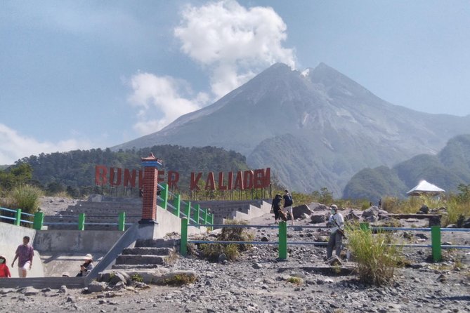 Borobudur(climb up), Merapi Volcano and Prambanan Temple Tour - The lunch gap and extra spending