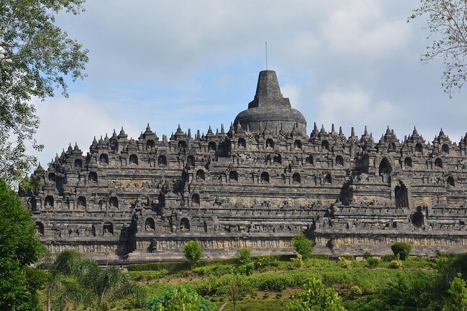 Borobudur Full Climb Up And Prambanan All Inclusive Private Tour - Exploring Prambanan’s tall Hindu shrines