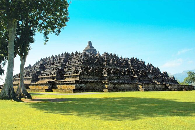 Borobudur Sunrise, Mt. Merapi & Prambanan Day Tour with Entry Fee - The guides make the long schedule easier