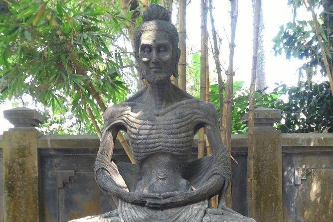 Borobudur Temple Climb To The Top & Prambanan Temple - 1 day tour - Mendut offers a quieter Buddhist stop