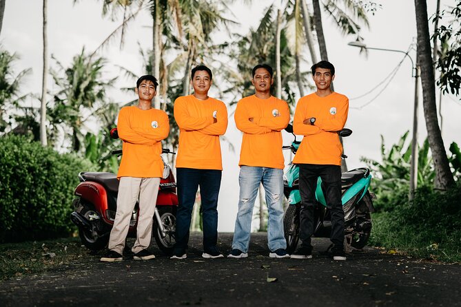 Canggu Scooter Lessons - Starting in the parking lot
