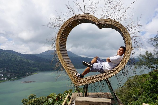 Complete your Bali Holiday with Bali Instagram Tour including Lunch - Ulun Danu Bratan Temple: the strongest final setting