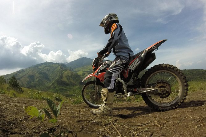 East Java Dirt Bike Tours - Getting comfortable with a manual dirt bike