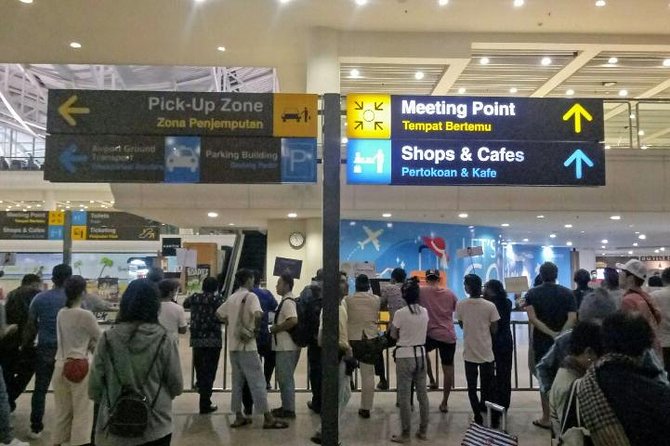 Exclusive Bali Airport Arrival to Hotel Transfer - Practical stops for money and essentials