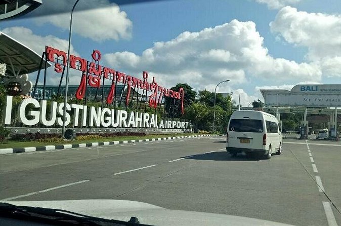 Exclusive Bali Airport Arrival to Hotel Transfer - The driver’s role and personal service