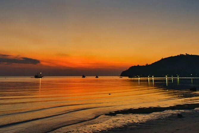 Flying Fox Island Sunset Cruise Private Boat Charter Labuan Bajo - Waiting for the bats above the boat