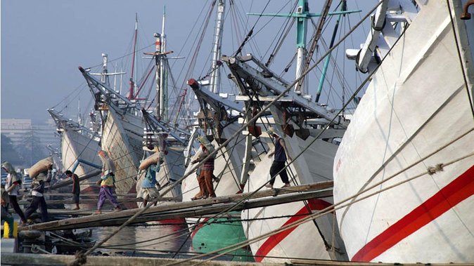 From port Tanjung priok : Jakarta Private Tour With Lunch - Jakarta in seven hours, if the roads cooperate