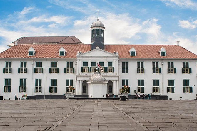 From port Tanjung priok : Jakarta Private Tour With Lunch - Wayang Museum and Indonesian storytelling
