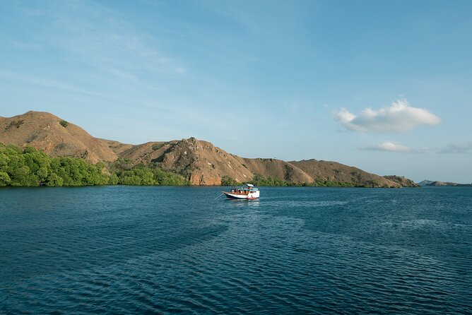 Full-Day Adventure Tour to komodo Island with join Speed Boat tur - Taka Makassar and Manta Point depend on sea conditions