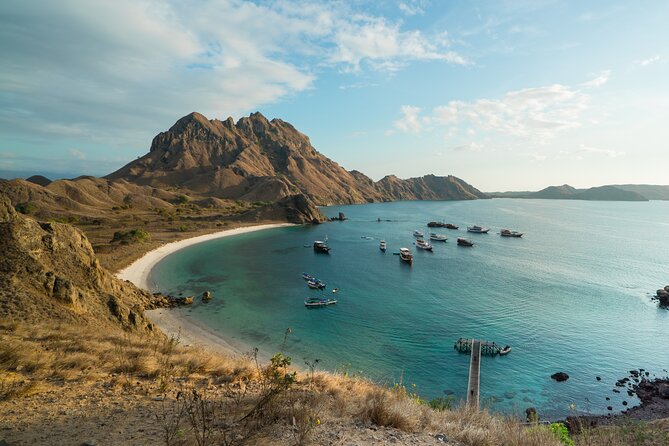 Full-Day Adventure Tour to komodo Island with join Speed Boat tur - Kanawa Island closes the day with sand and coral